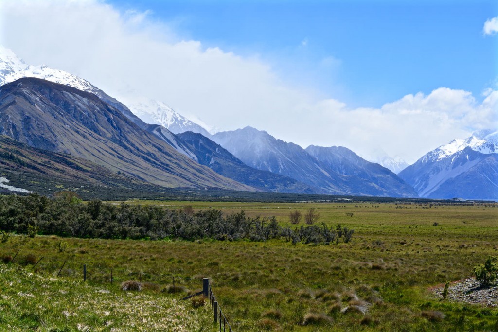 Mountain range next to Lake Pukaki